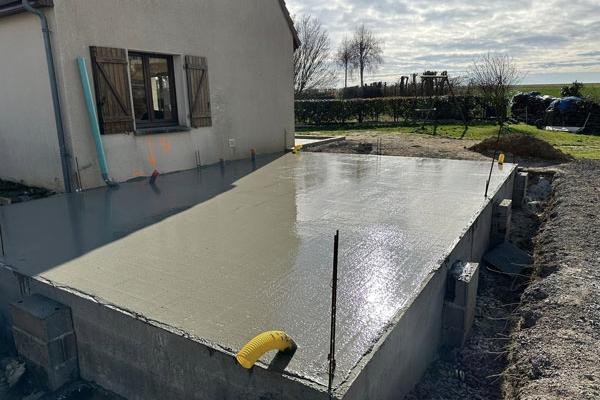 Réalisation par notre équipe BH Construction  d'une chape de béton à Caen 